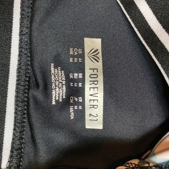 Abstract Sports Bra Women’s Size medium colorful gym workout - Picture 8 of 8